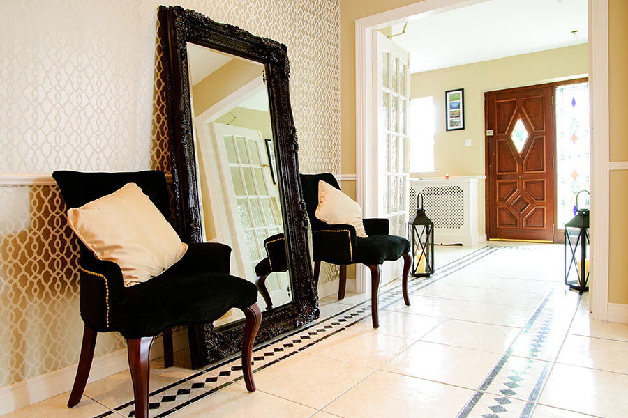 Sika Lodge hallway